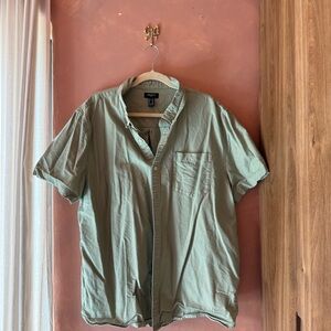 Men’s Light Olive Green Short Sleeve Button-Up Shirt